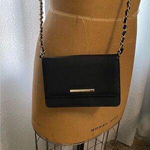 Steve Madden brand, navy blue, cross body bag with blue trim